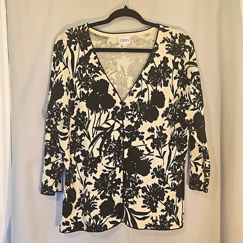 ■ 2 For $5 Cleo CARDIGAN TOP SIZE LARGE
